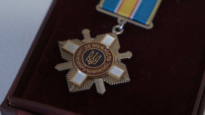 "Війна торкнулася нас дуже близько": кікімори для снайперів плете багатодітна родина з Вінниччини "Війна торкнулася нас дуже близько": кікімори для снайперів плете багатодітна родина з Вінниччини