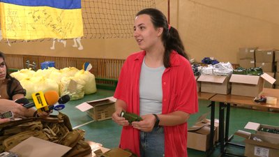 Олена Дорошенко волнтерить другий день Олена Дорошенко волнтерить другий день