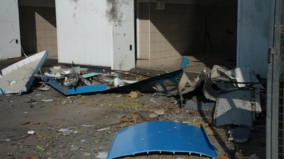 Росіяни вдарили ударним БпЛА по заправці у Сумах: постраждала 56-річна жінка