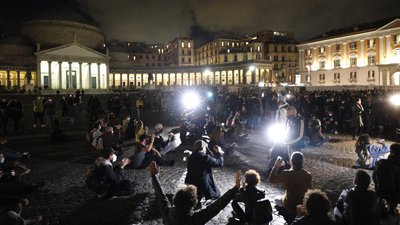Коктейлі молотова та розграбовані магазини. В Італії пройшли масові протести проти карантину Коктейлі молотова та розграбовані магазини. В Італії пройшли масові протести проти карантину