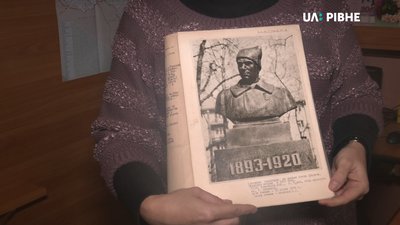 Дундич, вандалізм, погруддя: усе, що варто знати про інцидент у середмісті Рівного Дундич, вандалізм, погруддя: усе, що варто знати про інцидент у середмісті Рівного