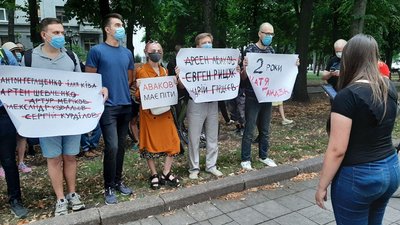 Річниця нападу на Гандзюк. У Харкові пікетували обласне управління поліції Річниця нападу на Гандзюк. У Харкові пікетували обласне управління поліції