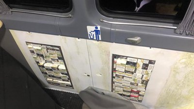 Два мікроавтобуси, повні сигарет, зупинили на КПП "Тиса" Два мікроавтобуси, повні сигарет, зупинили на КПП "Тиса"