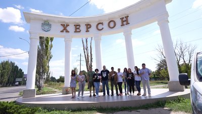 У Херсоні погасили марку "Винищувачі зла" присвячену бойовим літакам-винищувачам F-16 У Херсоні погасили марку "Винищувачі зла" присвячену бойовим літакам-винищувачам F-16