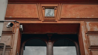У Львові відреставрували історичні двері біля Винниківського ринку У Львові відреставрували історичні двері біля Винниківського ринку