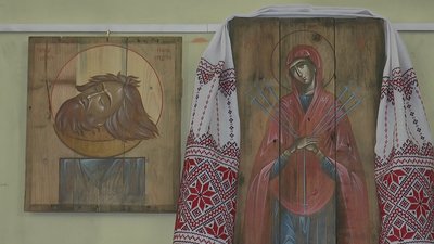 «Це перемога життя над смертю»: у Полтаві експонують ікони, зображені на ящиках із-під набоїв «Це перемога життя над смертю»: у Полтаві експонують ікони, зображені на ящиках із-під набоїв