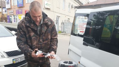 Волонтери Тернопільщини везуть допомогу військовим Волонтери Тернопільщини везуть допомогу військовим