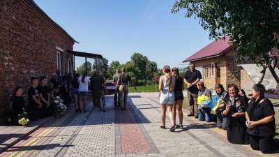 На Тернопільщині прощаються з військовослужбовцями На Тернопільщині прощаються з військовослужбовцями
