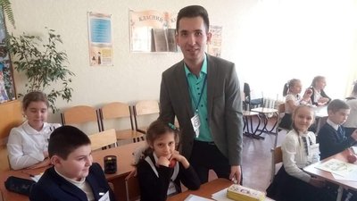 "Вибір українців". Педагог з Кам’янського став переможцем конкурсу на найкращого вчителя України