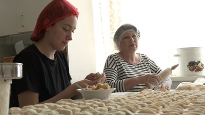 На Львівщині у селі Лугове діє волонтерська кухня: як вона працює На Львівщині у селі Лугове діє волонтерська кухня: як вона працює