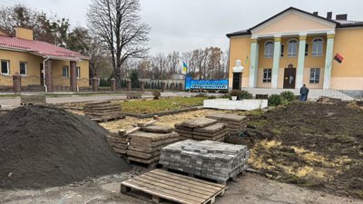 Роботи з облаштування проспекту розпочали у місті на Рівненщині
