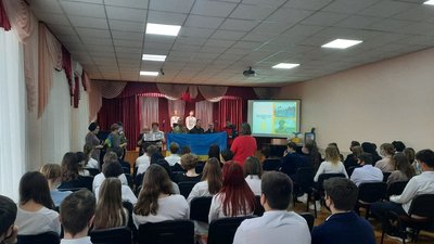 "Уроки мужності": у херсонській школі провели захід до Дня Збройних сил України "Уроки мужності": у херсонській школі провели захід до Дня Збройних сил України