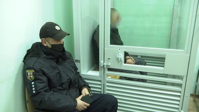 Вінницький суд залишив під вартою чоловіка, що напав на неповнолітніх