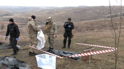 Тіла загиблих росіян Бахмут Донецька область пошуковці асоціації "Плацдарм" Тіла загиблих росіян Бахмут Донецька область пошуковці асоціації "Плацдарм"