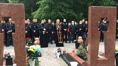 В Івано-Франківську вшанували загиблих прикарпатців біля гори Карачун