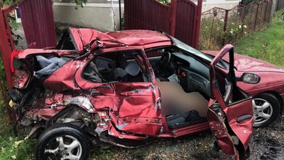 На Закарпатті внаслідок ДТП загинув чоловік. Ще одна людина госпіталізована з важкими травмами