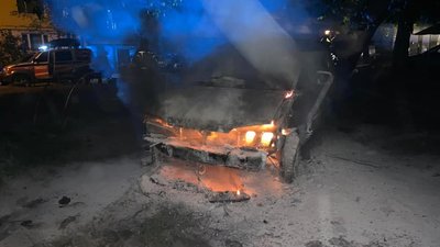 У Рівному вночі горіли два авто. Що відомо про причини У Рівному вночі горіли два авто. Що відомо про причини