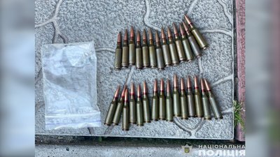 Правоохоронці вилучили у жителя Чернігівщини зброю та боєприпаси: що йому загрожує Правоохоронці вилучили у жителя Чернігівщини зброю та боєприпаси: що йому загрожує