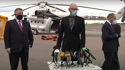 "Слуга народу" просить прем'єр-міністра пояснити поїздку Яценюка з урядовцями до Чернівців