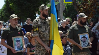 На Тернопільщині прощаються із загиблими військовослужбовцями На Тернопільщині прощаються із загиблими військовослужбовцями