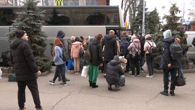 "Це дуже погано. Це не для дітей війна". З Одеси в Молдову евакуювали близько 100 людей "Це дуже погано. Це не для дітей війна". З Одеси в Молдову евакуювали близько 100 людей