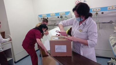 У Тернополі волонтери передали кардіореанімаційне обладнання дитячій лікарні У Тернополі волонтери передали кардіореанімаційне обладнання дитячій лікарні