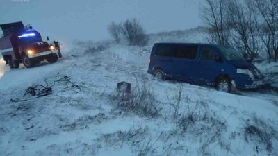 Негода на Житомирщині: у снігові замети потрапили пів сотні машин Негода на Житомирщині: у снігові замети потрапили пів сотні машин