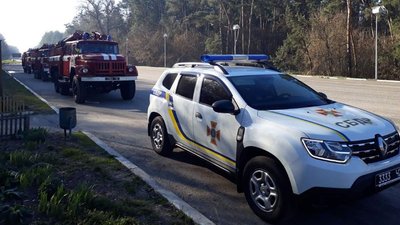 Рятувальники Кіровоградщини гасять пожежу в Житомирській області Рятувальники Кіровоградщини гасять пожежу в Житомирській області