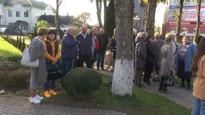 Через відсутність директора колектив ліцею на Франківщині місяць працював без зарплати Через відсутність директора колектив ліцею на Франківщині місяць працював без зарплати