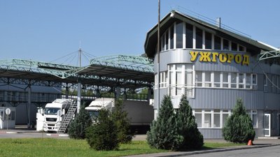 Словаччина тимчасового закриває пункти пропуску на кордоні з Україною