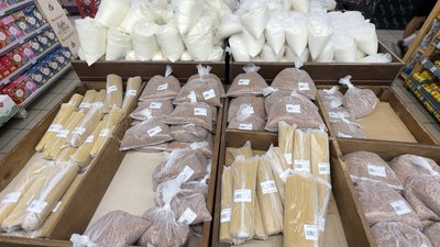 Чи є дефіцит круп і макаронів у Луцьку та як змінилися ціни: що кажуть продавці й покупці Чи є дефіцит круп і макаронів у Луцьку та як змінилися ціни: що кажуть продавці й покупці