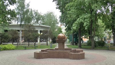 Фонан в сквері біля Корпусного парку Фонан в сквері біля Корпусного парку