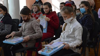 У Херсоні нагородили переможців конкурсу "Зимовий вернісаж сильних духом" У Херсоні нагородили переможців конкурсу "Зимовий вернісаж сильних духом"