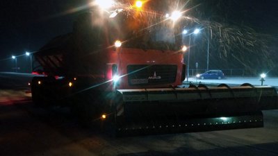 Щоб не було колапсу: на Черкащині з початку снігопаду на дороги вийшла спецтехніка Щоб не було колапсу: на Черкащині з початку снігопаду на дороги вийшла спецтехніка