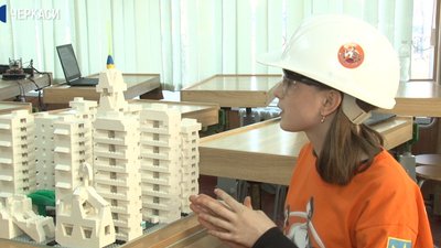 Черкаські школярі готуються до фестивалю з робототехніки Черкаські школярі готуються до фестивалю з робототехніки