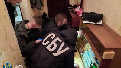 За розклеювання листівок з погрозами на Закарпатті судитимуть трьох українців За розклеювання листівок з погрозами на Закарпатті судитимуть трьох українців