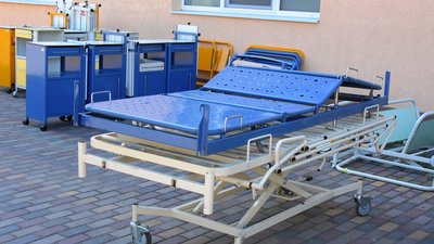 Закарпатська обласна лікарня отримала допомогу — медичні меблі від Чехії