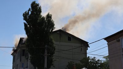 Пожежа в Херсоні через атаку дрона РФ