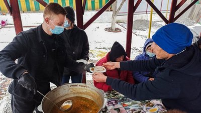 Кропивницьких безхатьків годували французьким сирним супом