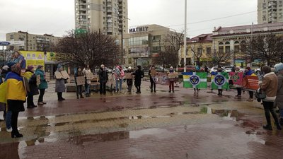 "Ми зараз — їхній голос": у Хмельницькому відбулася акція "Поверніть Героїв додому" "Ми зараз — їхній голос": у Хмельницькому відбулася акція "Поверніть Героїв додому"