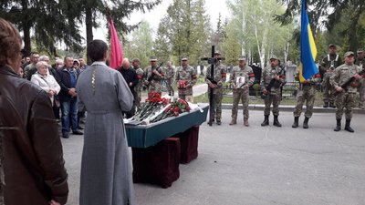 У Сумах попрощалися з військовим Дмитром Луцковським