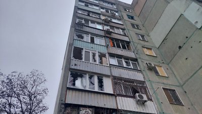 Херсон, обстріли, багатоповерхівка