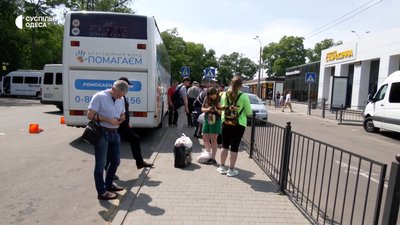 Автобус, яким евакуювали херсонців в Одесу Автобус, яким евакуювали херсонців в Одесу
