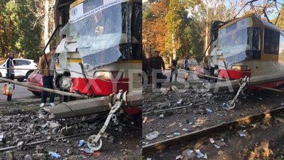 В Одесі трамвай зійшов з рейок та пошкодив контактну мережу В Одесі трамвай зійшов з рейок та пошкодив контактну мережу