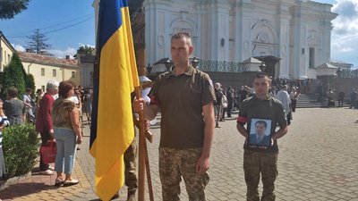 "За першим покликом пішов на фронт": у Луцьку попрощалися з 57-річним підполковником Сергієм Слабенком "За першим покликом пішов на фронт": у Луцьку попрощалися з 57-річним підполковником Сергієм Слабенком