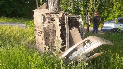Авто врізалося в дерево: у ДТП на Житомирщині загинули двоє людей Авто врізалося в дерево: у ДТП на Житомирщині загинули двоє людей