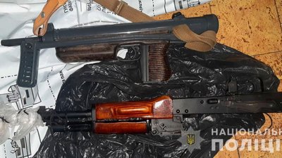 Зброя та набої, які виявили під час обшуків Зброя та набої, які виявили під час обшуків