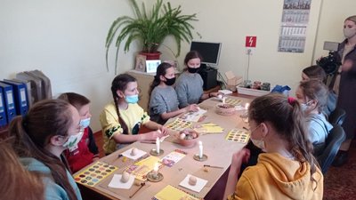 На Тернопільщині діти вчилися розмальовувати писанки