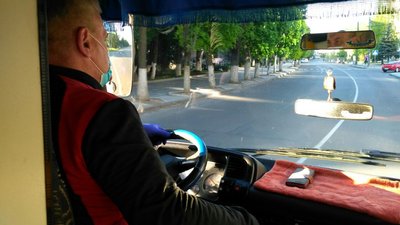 Як на Волині довозять медиків на роботу Як на Волині довозять медиків на роботу