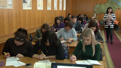 Черкаські держслужбовці підвищують рівень знань із української мови